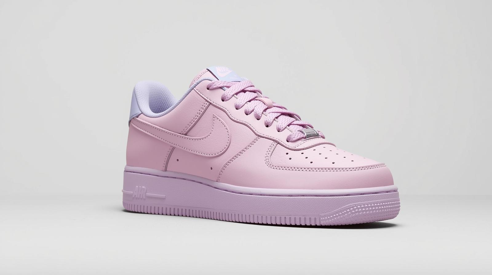 یک تصویر کفش تک میخوام برای سایتم رنگ دخترونه و مدل نایک باشه